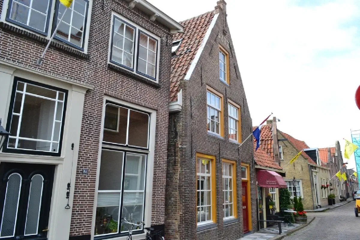 Het VOChuys en de Breedstraat in Enkhuizen