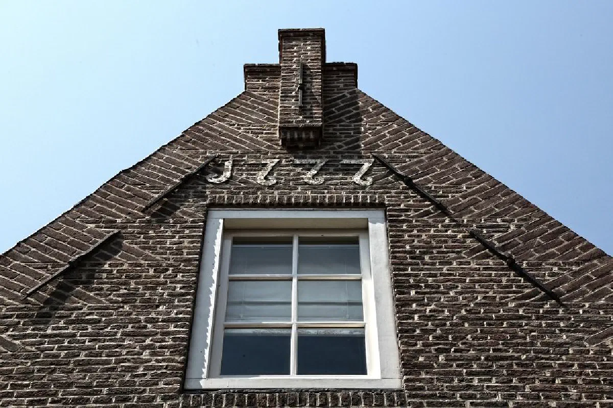 Topgevel met het jaartal 1777